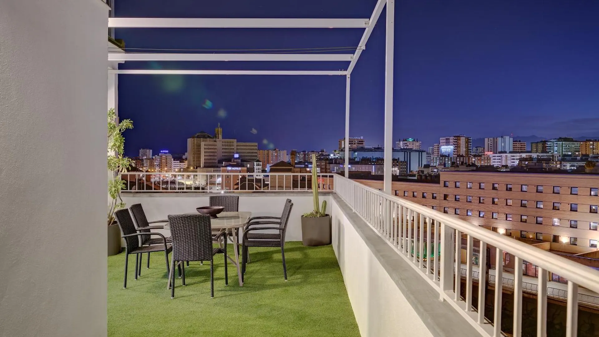 Penthouse Apartment Tribuna Center By Seric, Semana Santa Desde Tu Balcon Malaga